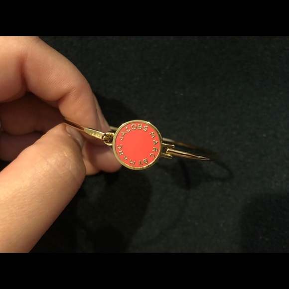 Marc by Marc Jacobs Cuff Bracelet in Pink/Gold - Picture 2 of 3